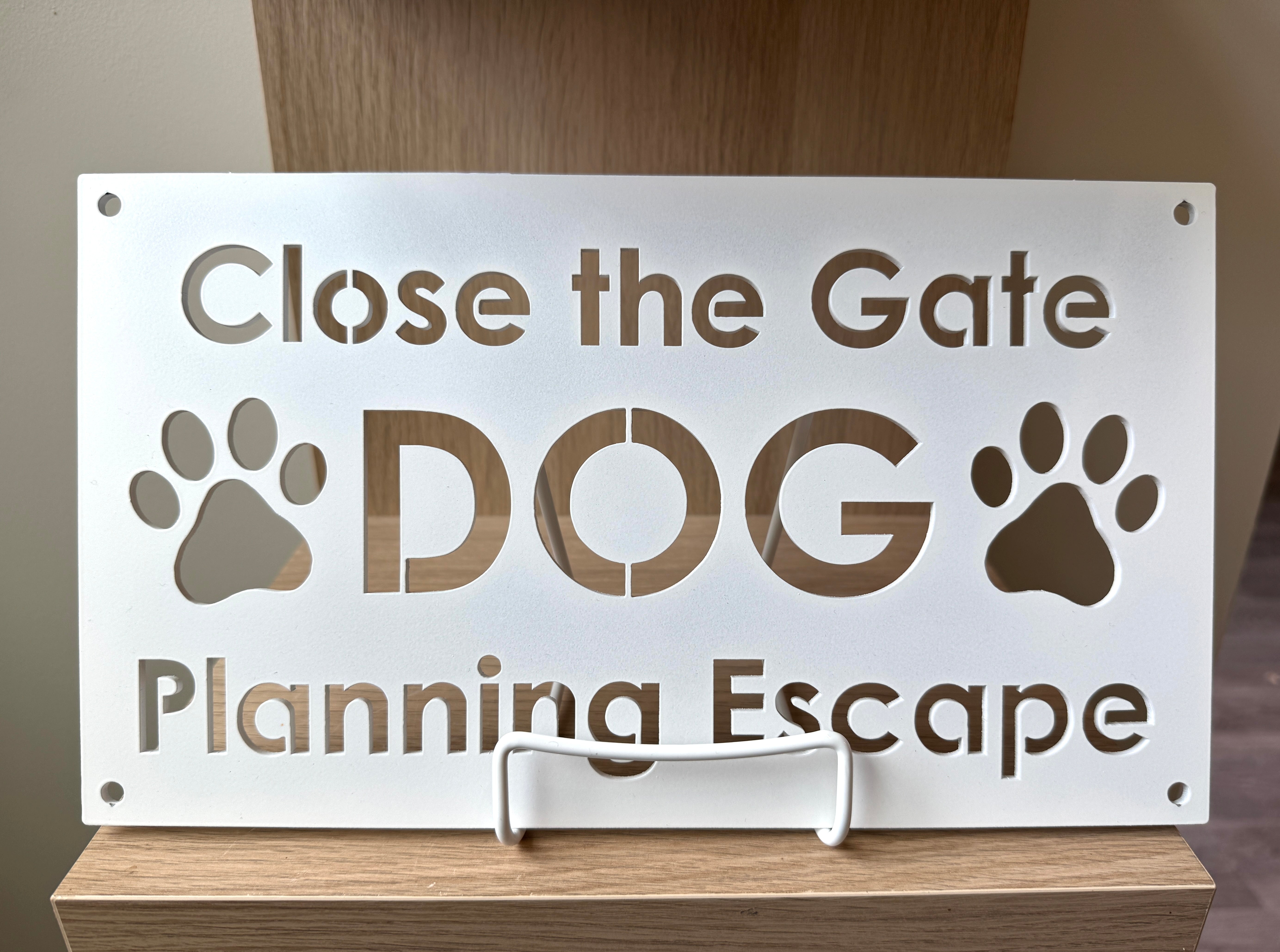 Dog Gate Escape Plaque